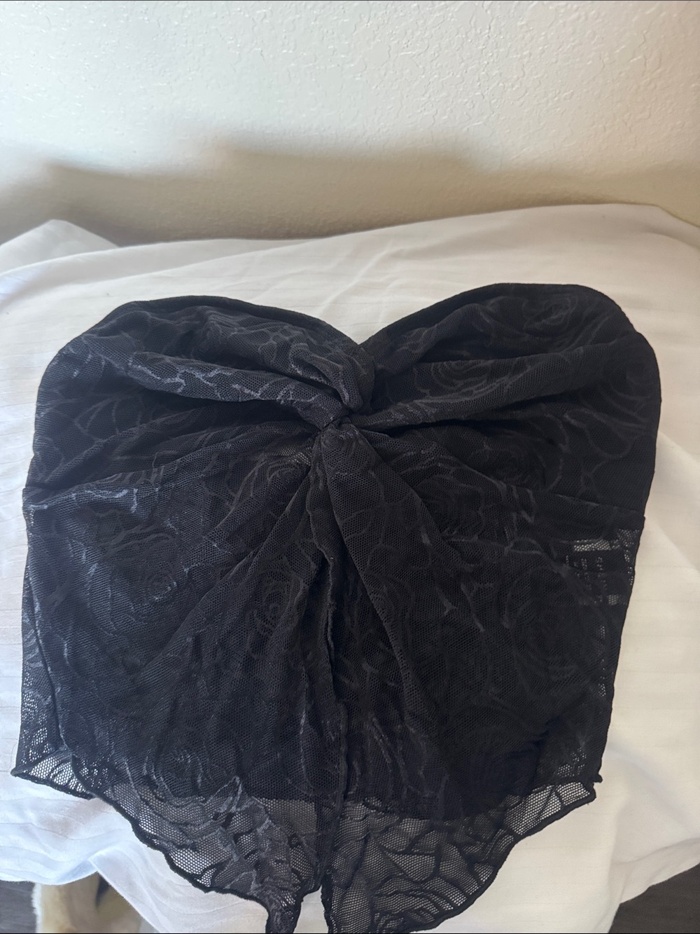 SHEIN Black Lace Twist-Front Crop Top